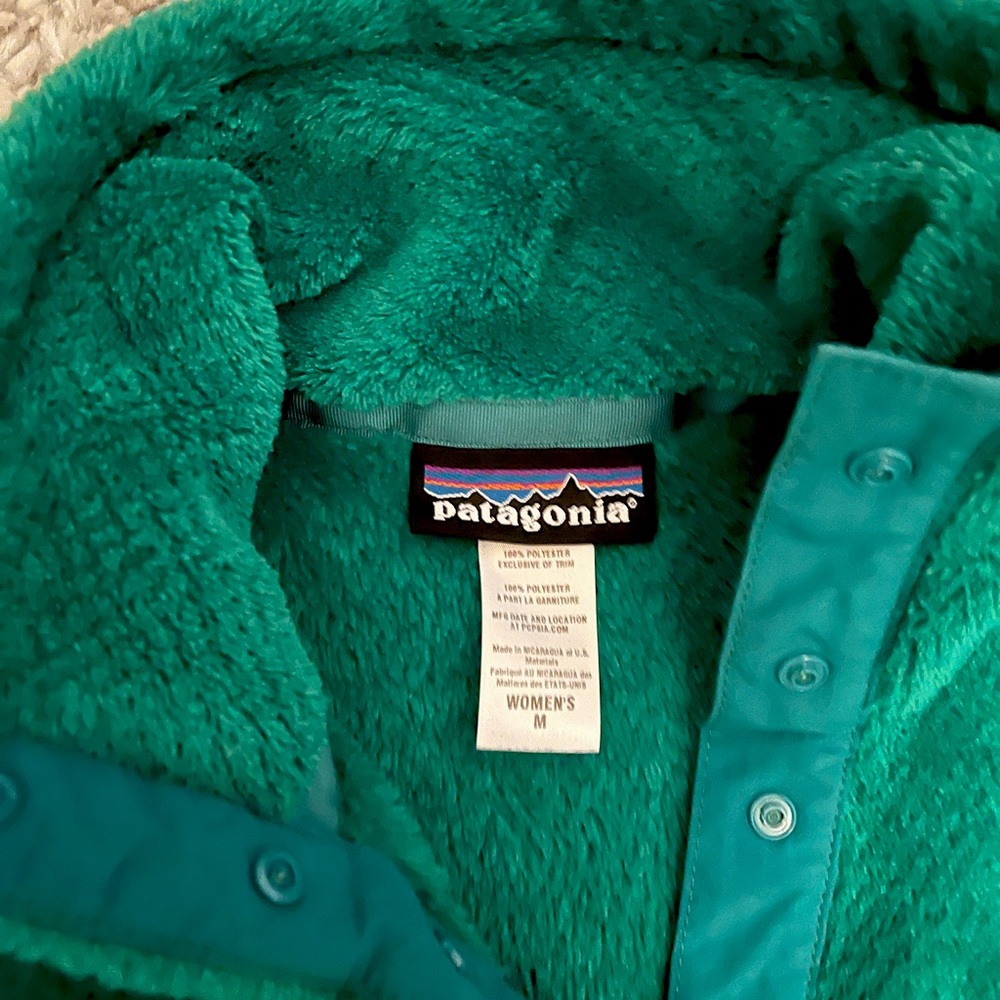 Womens Patagonia sweatshirt. Lightly worn.